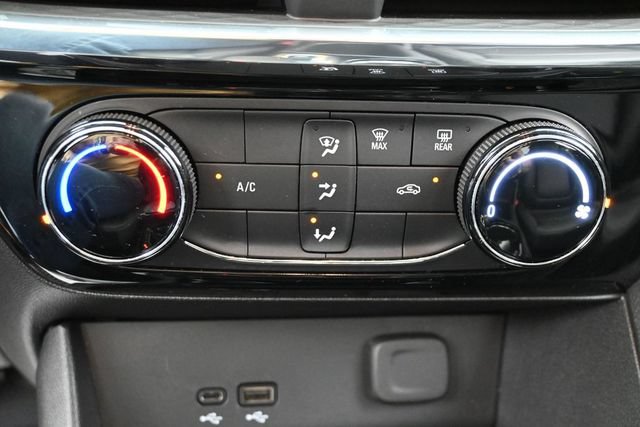 Used 2024 Buick Encore GX Sport Touring FWD image 23