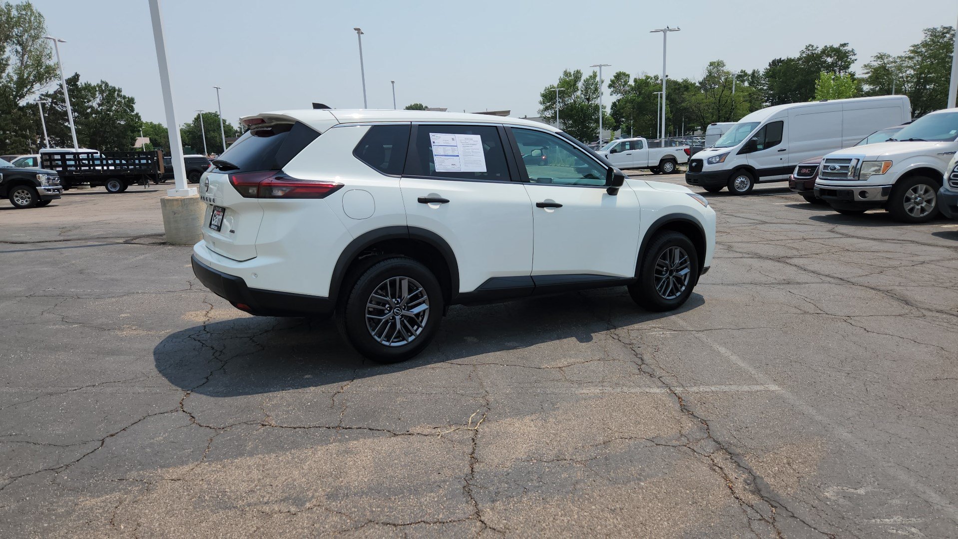 Used 2024 Nissan Rogue S AWD/4WD image 11