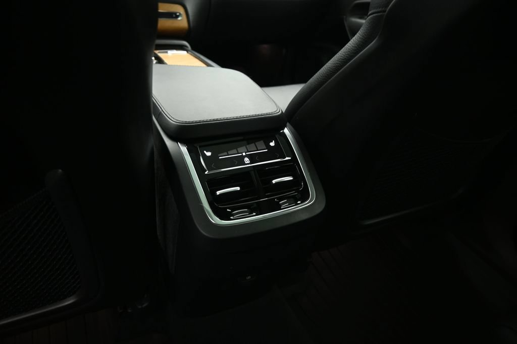 Used 2023 Volvo XC90 B6 Plus w/ Protection Package Premier AWD/4WD image 17