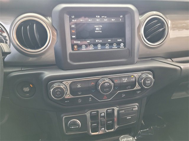 Used 2019 Jeep Wrangler Unlimited Sahara image 24