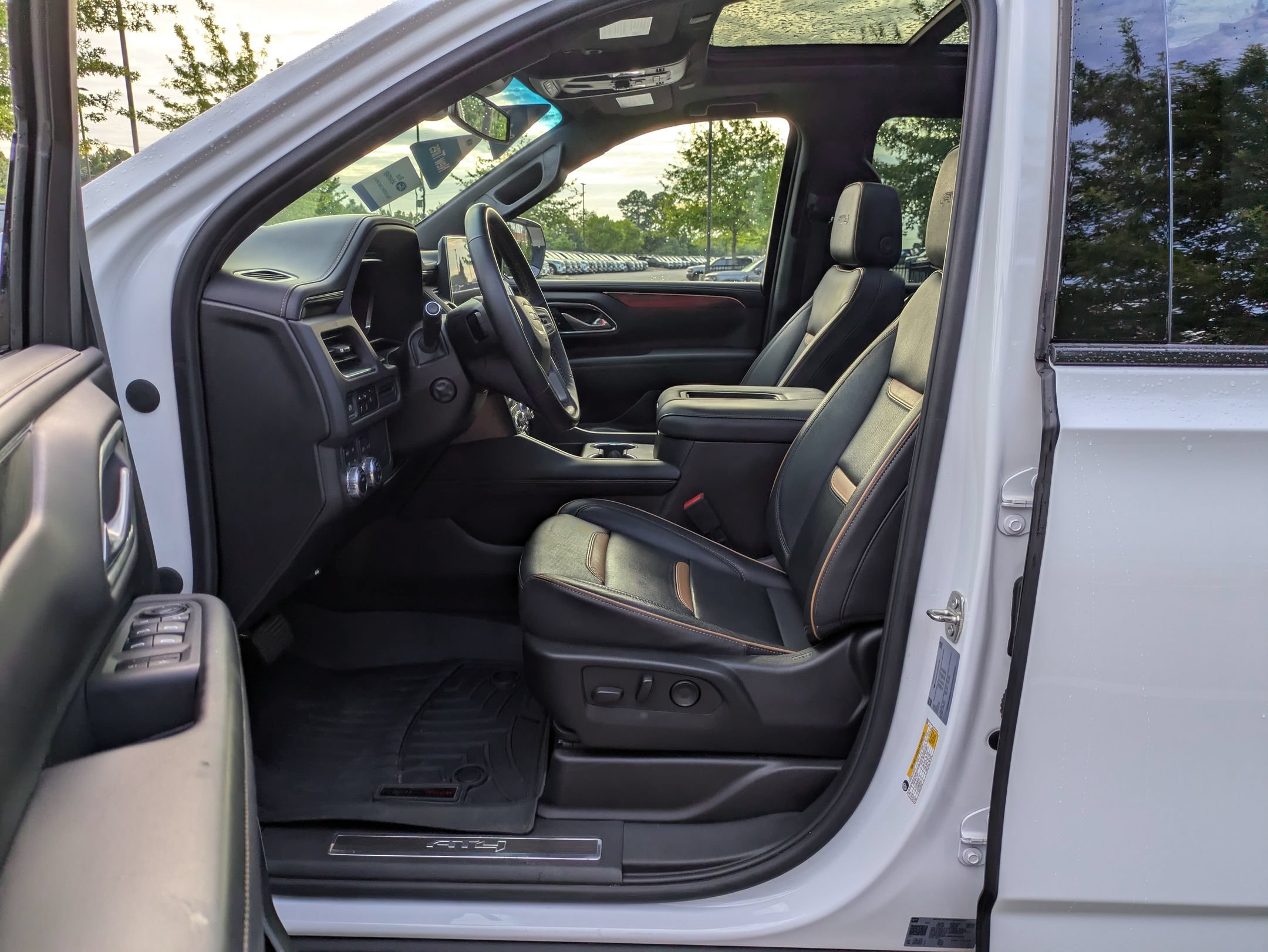 Used 2023 GMC Yukon XL AT4 AWD/4WD image 12