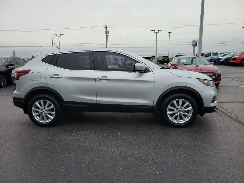 Used 2020 Nissan Rogue Sport S w/ Appearance Package AWD/4WD image 3