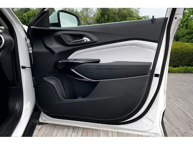 Used 2025 Chevrolet Trax LT image 22