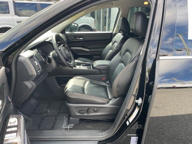 Used 2023 Nissan Pathfinder SL AWD/4WD image 12