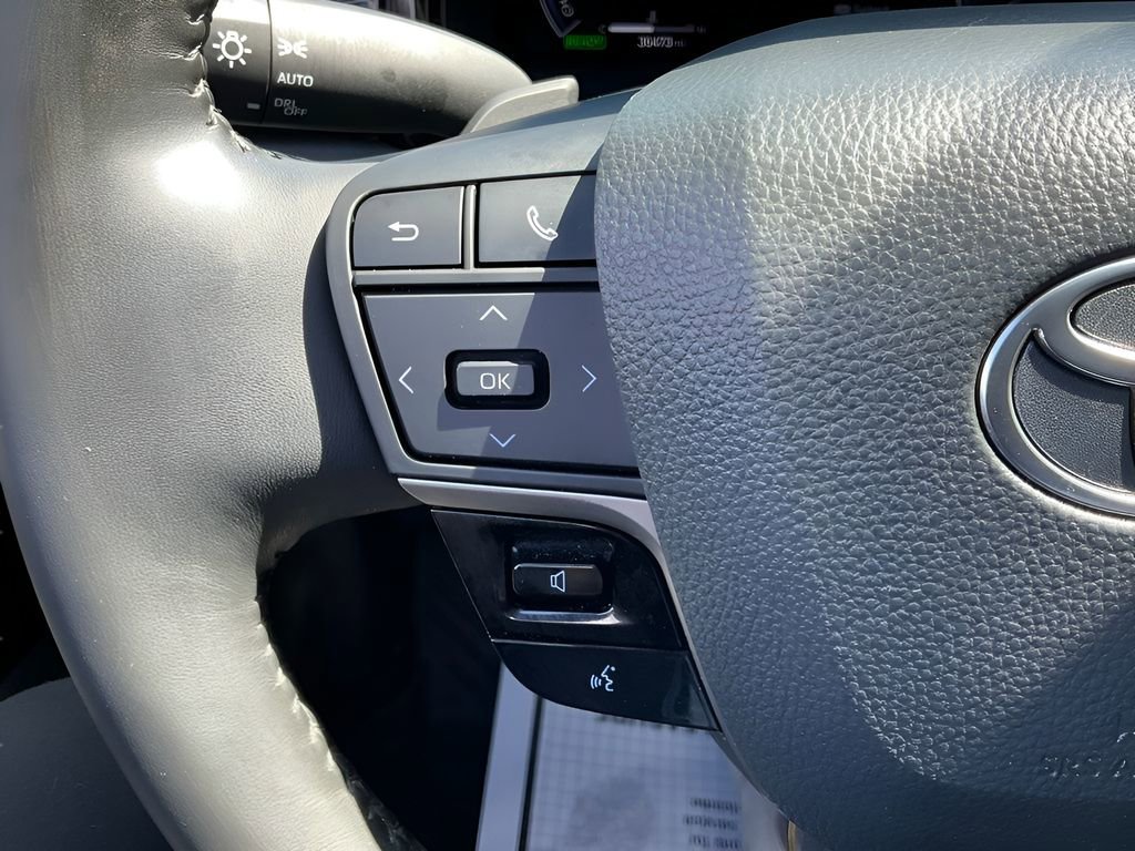 Used 2025 Toyota Camry XSE FWD image 28