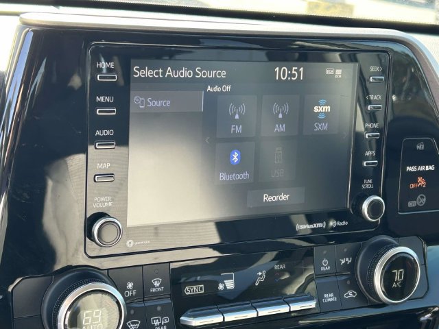 Used 2021 Toyota Highlander LE FWD image 23