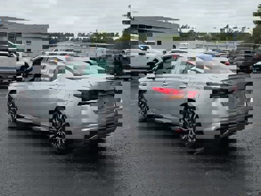Used 2023 Nissan Altima 2.5 SV image 3