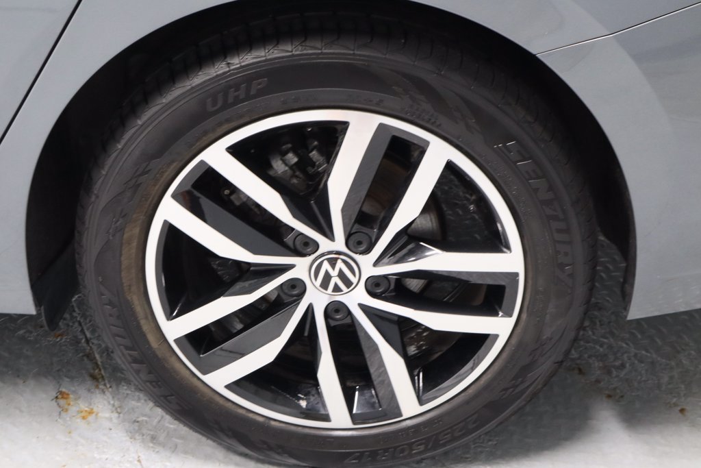 Used 2025 Volkswagen Jetta SE FWD image 19