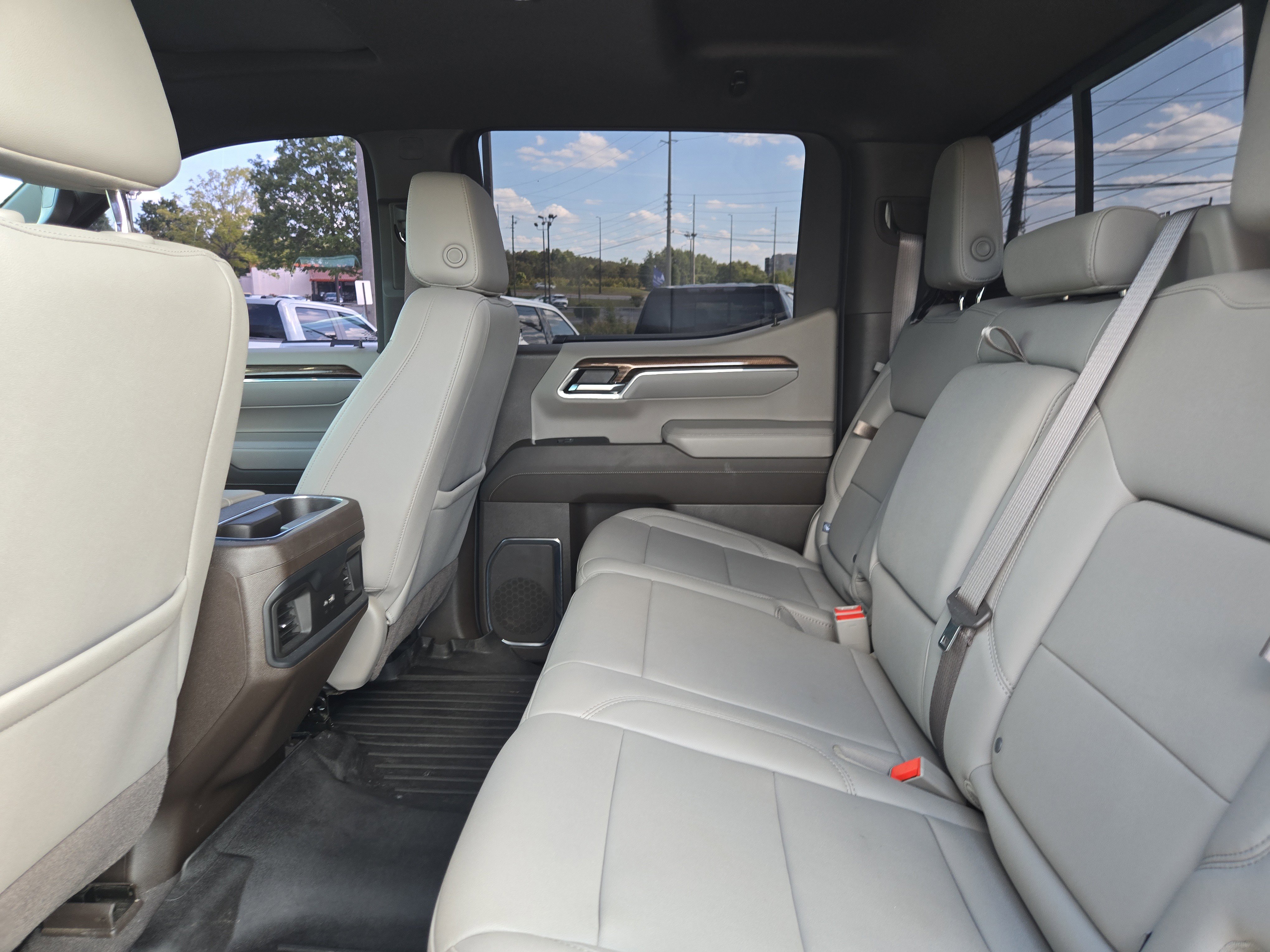 Used 2024 Chevrolet Silverado 1500 LT Trail Boss w/ Convenience Package II AWD/4WD image 15