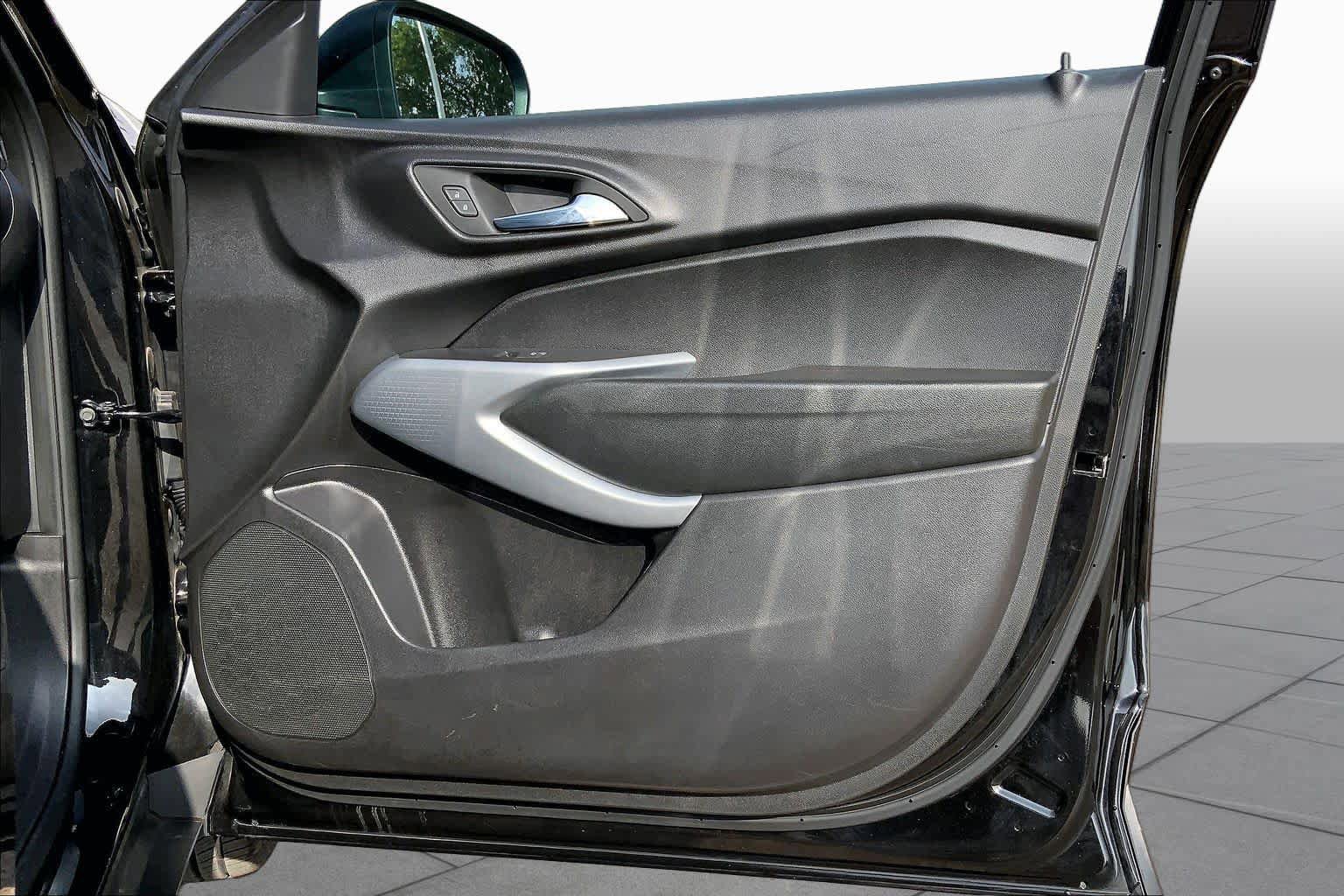 Used 2025 Chevrolet Trax LS FWD image 23