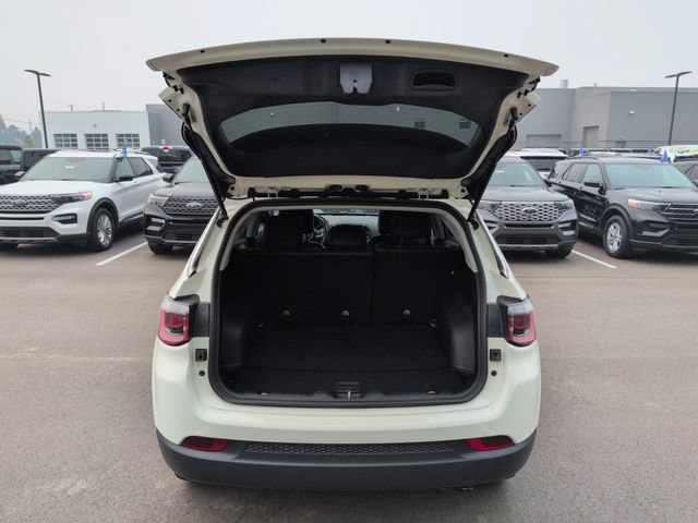 Used 2018 Jeep Compass Limited AWD/4WD image 18