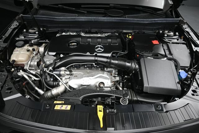 Used 2022 Mercedes-Benz GLB 250 4MATIC image 32