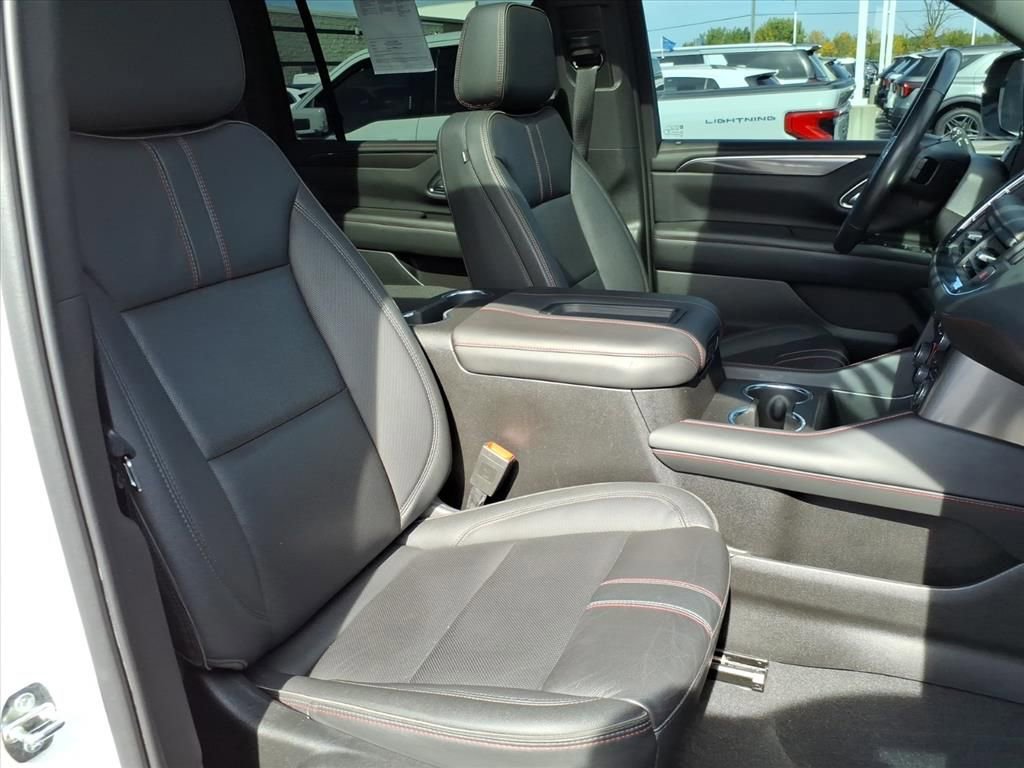 Used 2022 Chevrolet Suburban RST w/ Luxury Package image 16