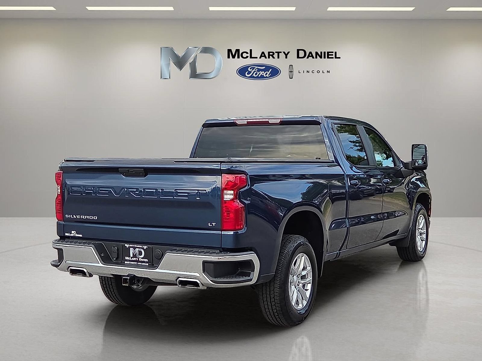 Used 2021 Chevrolet Silverado 1500 LT w/ Z71 Off-Road Package AWD/4WD image 5