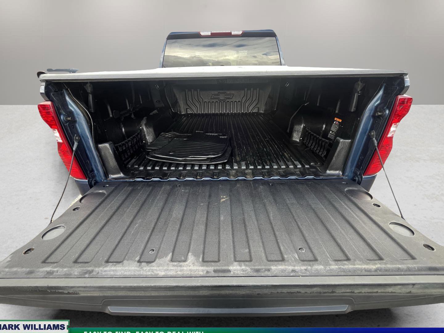Used 2023 Chevrolet Silverado 1500 LT AWD/4WD image 34