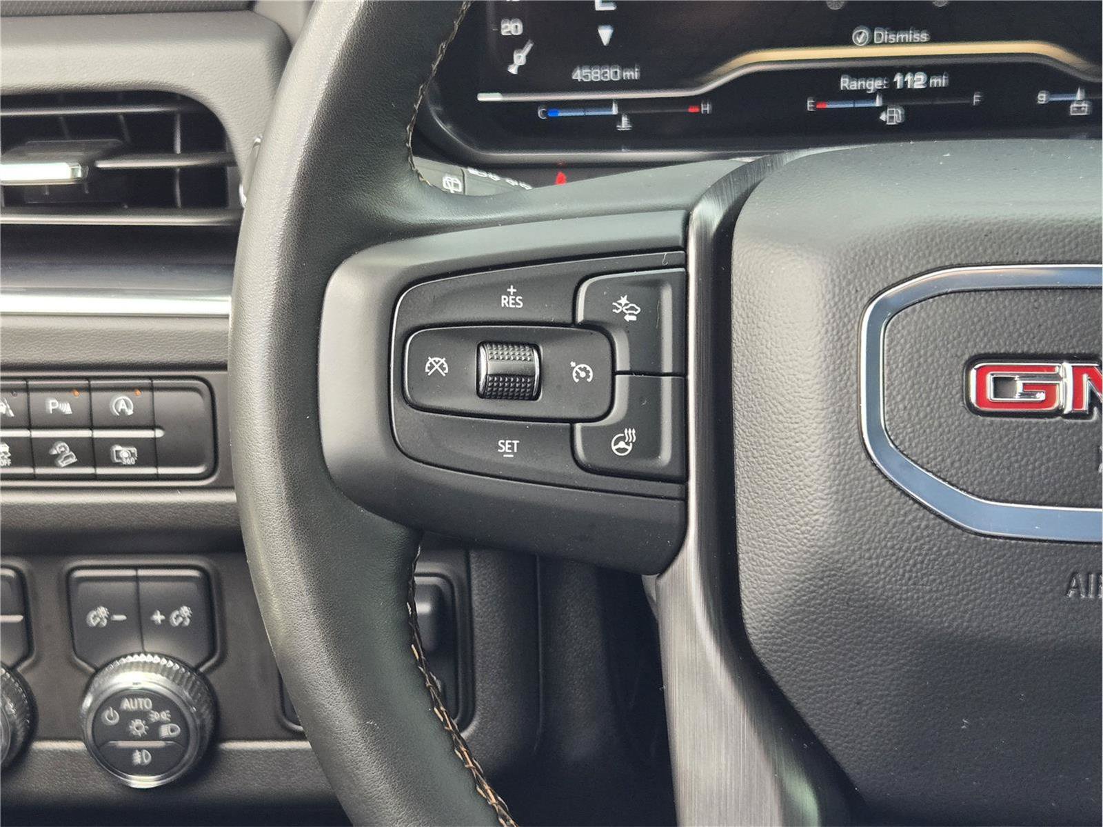 Used 2024 GMC Yukon AT4 w/ Technology Package AWD/4WD image 27