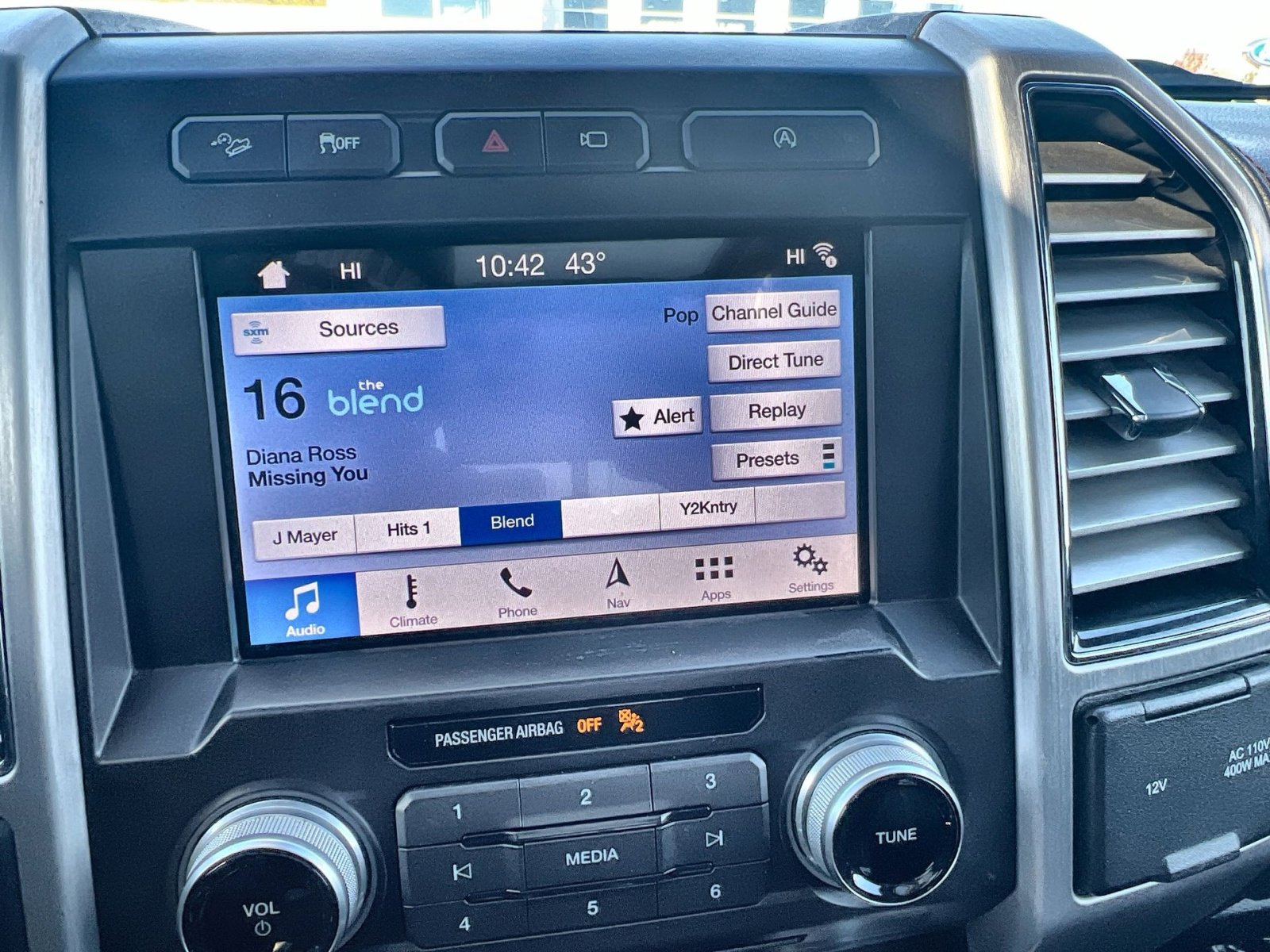 Certified 2018 Ford F150 Platinum w/ Equipment Group 701A Luxury image 18