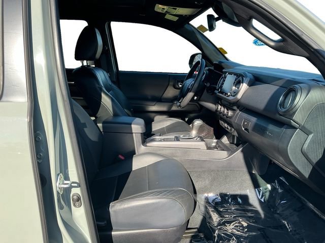 Used 2022 Toyota Tacoma TRD Sport w/ TRD Premium Sport Package image 17