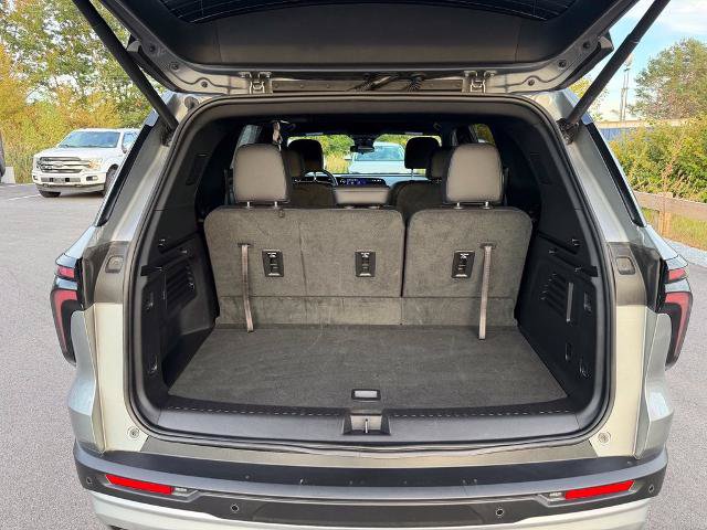 Used 2026 Chevrolet Traverse LT AWD/4WD image 17