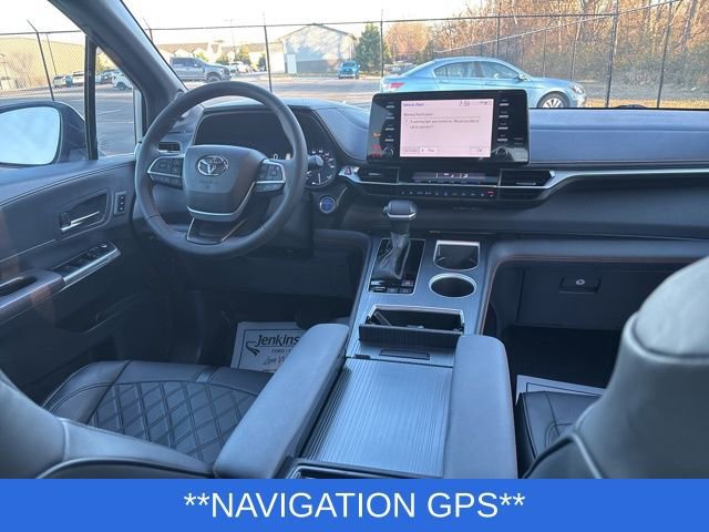 Used 2024 Toyota Sienna XSE w/ XSE Premium Package image 11