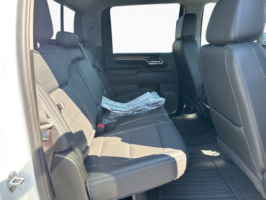 Used 2024 GMC Sierra 3500 Denali w/ Technology Package AWD/4WD image 17