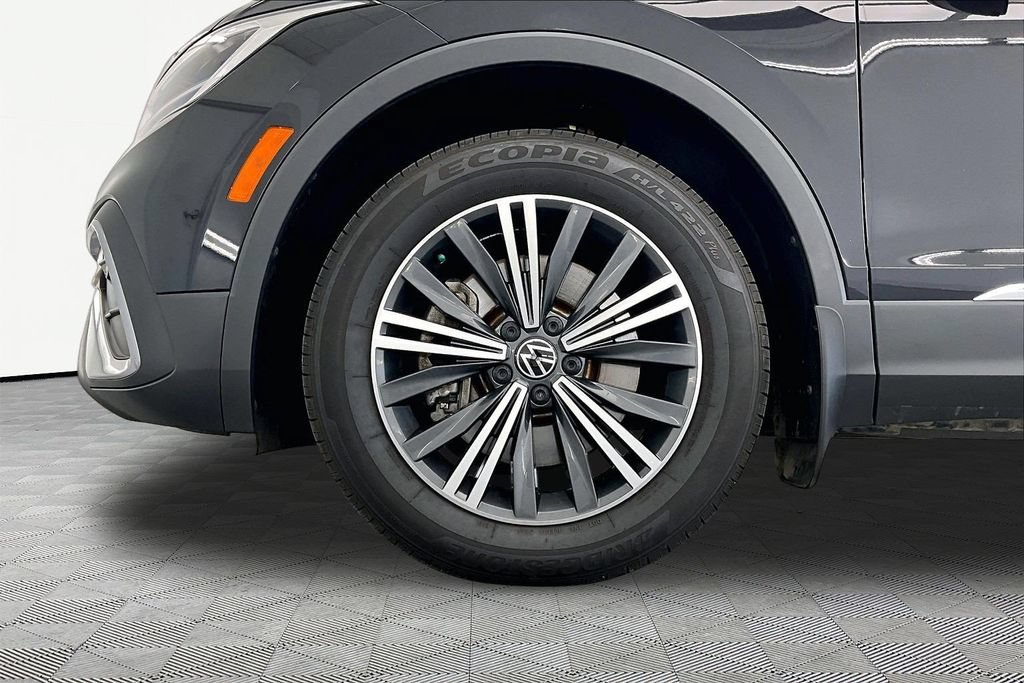 Used 2024 Volkswagen Tiguan Wolfsburg Edition w/ Panoramic Sunroof Package FWD image 9