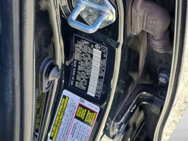 Used 2017 Toyota Corolla LE w/ Carpet Mat Package (TMS) FWD image 23