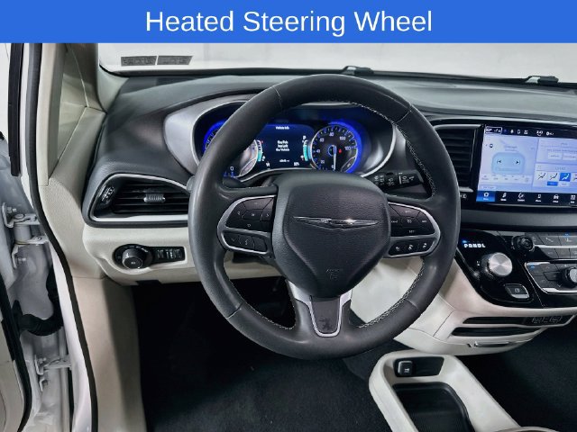Used 2024 Chrysler Pacifica Touring-L FWD image 25