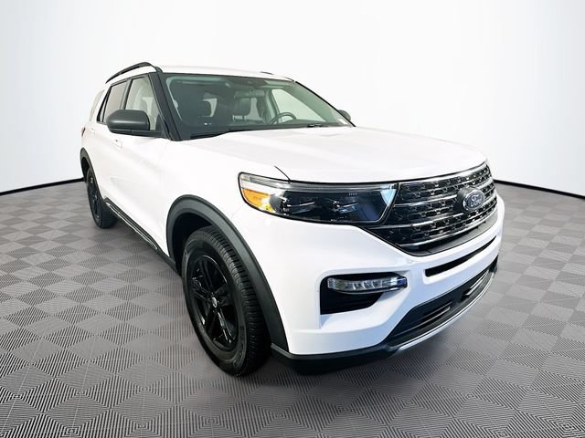 Certified 2020 Ford Explorer XLT w/ Equipment Group 202A AWD/4WD image 4