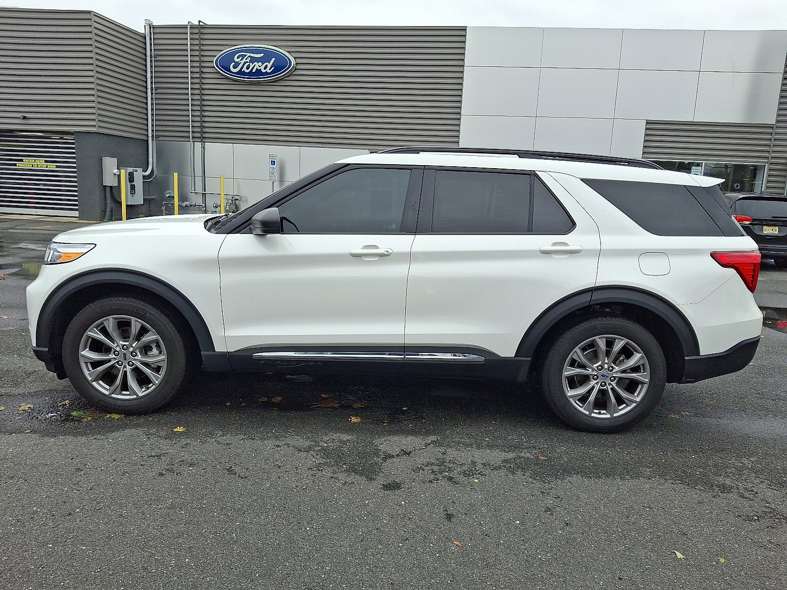 Certified 2023 Ford Explorer XLT w/ Equipment Group 202A image 9