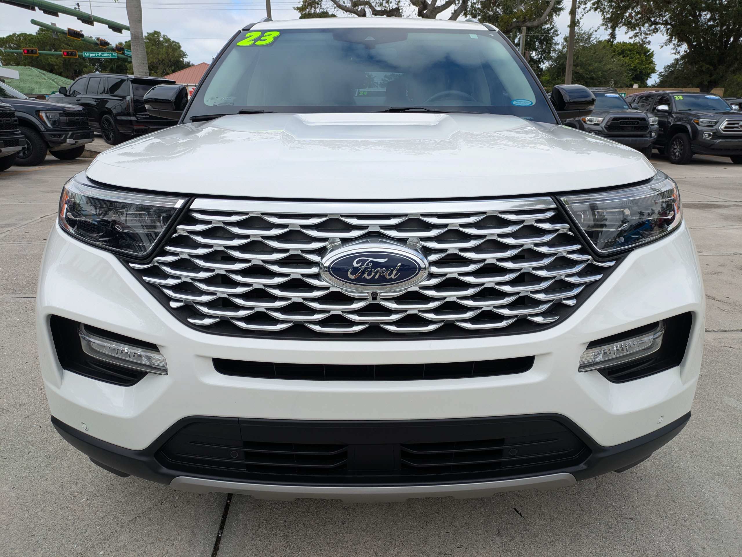 Certified 2023 Ford Explorer Platinum w/ Technology Package AWD/4WD image 8