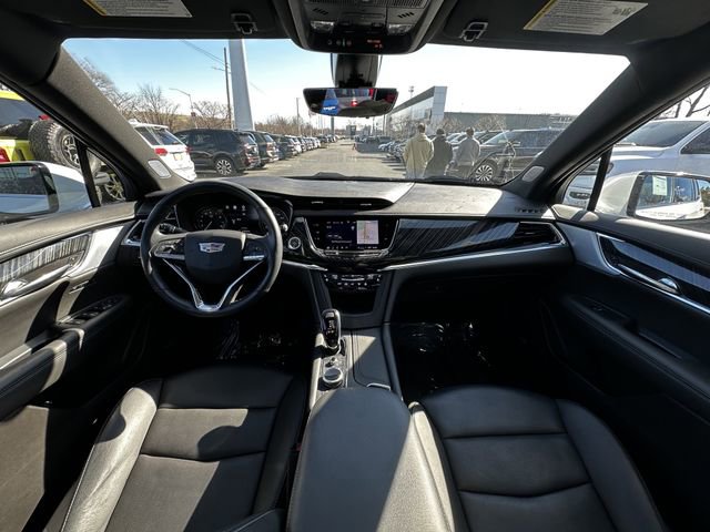 Used 2023 Cadillac XT6 Premium Luxury w/ Technology Package image 2