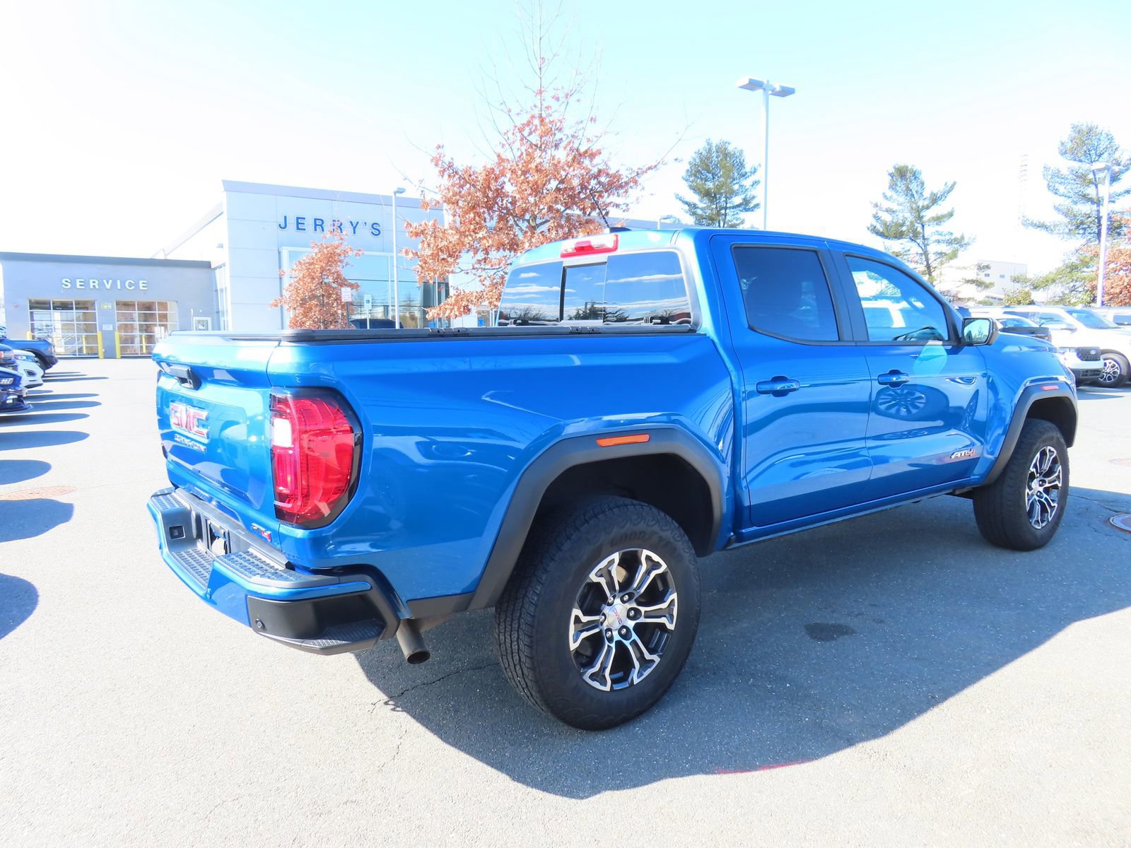 Used 2023 GMC Canyon AT4 w/ AT4 Premium Package image 7