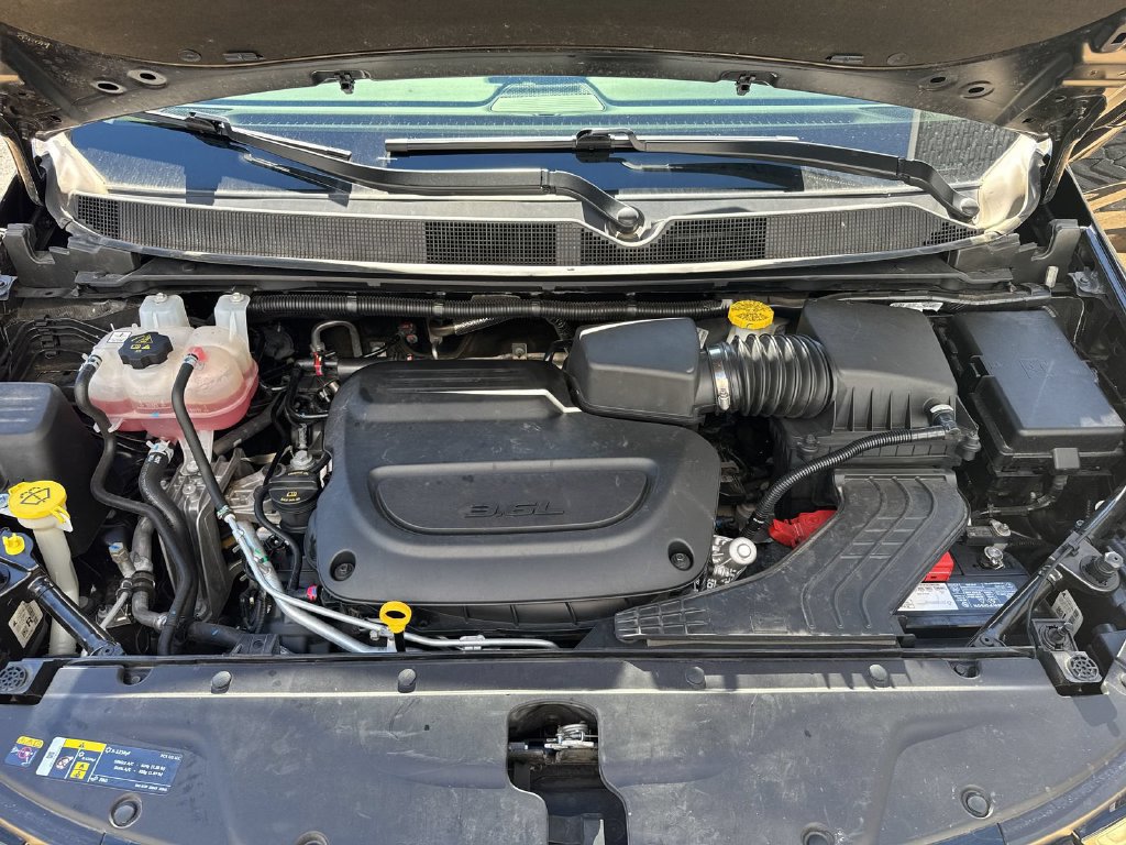 Used 2025 Chrysler Pacifica Select FWD image 19
