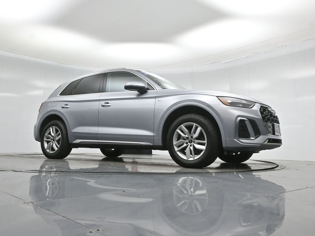 Used 2023 Audi Q5 2.0T Premium w/ Convenience Package image 2
