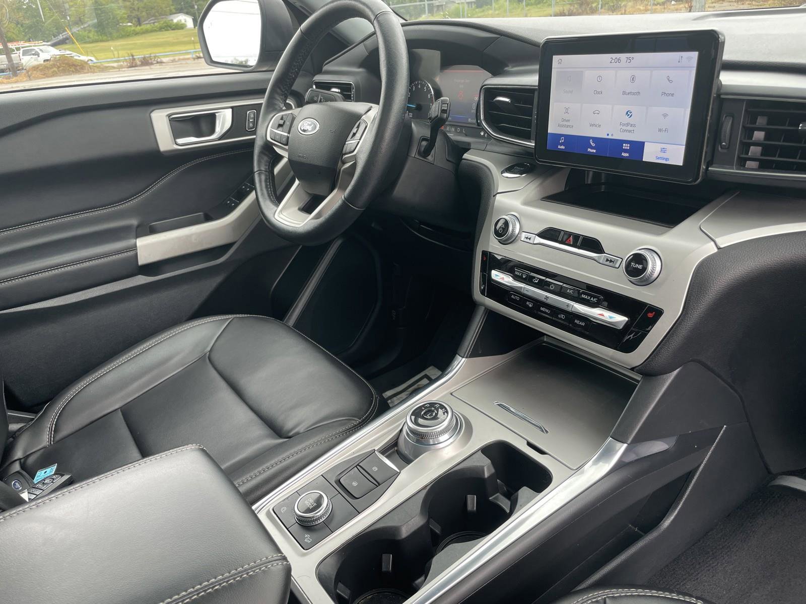 Certified 2022 Ford Explorer XLT w/ Equipment Group 202A image 39