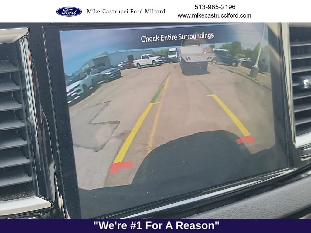 Used 2023 Chrysler Pacifica Touring-L FWD image 16