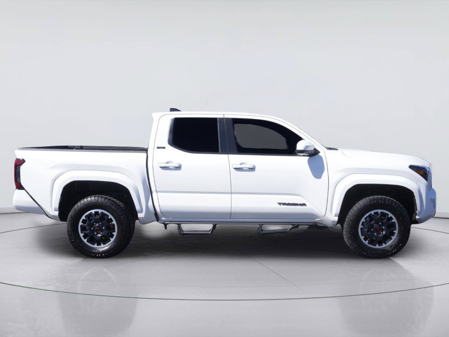 Used 2025 Toyota Tacoma SR5 AWD/4WD image 5