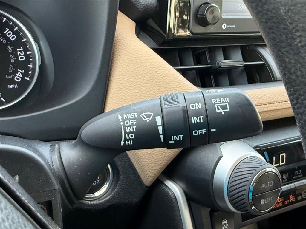 Used 2021 Toyota RAV4 XLE FWD image 21