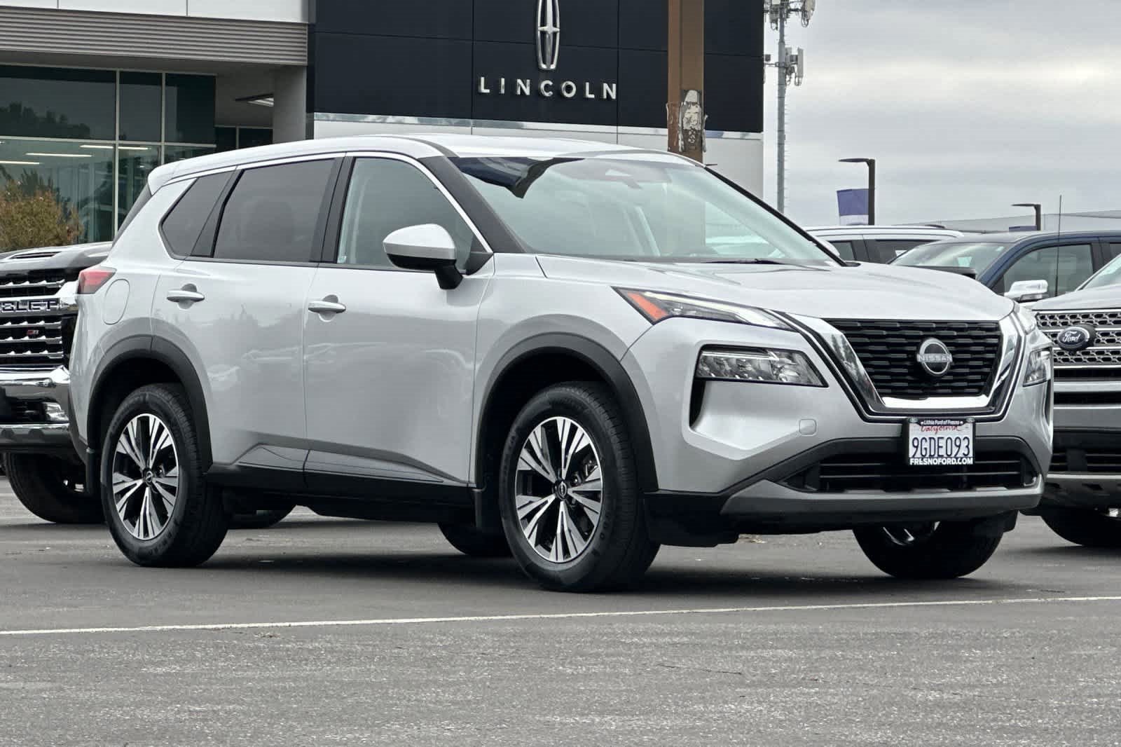 Used 2023 Nissan Rogue SV image 7