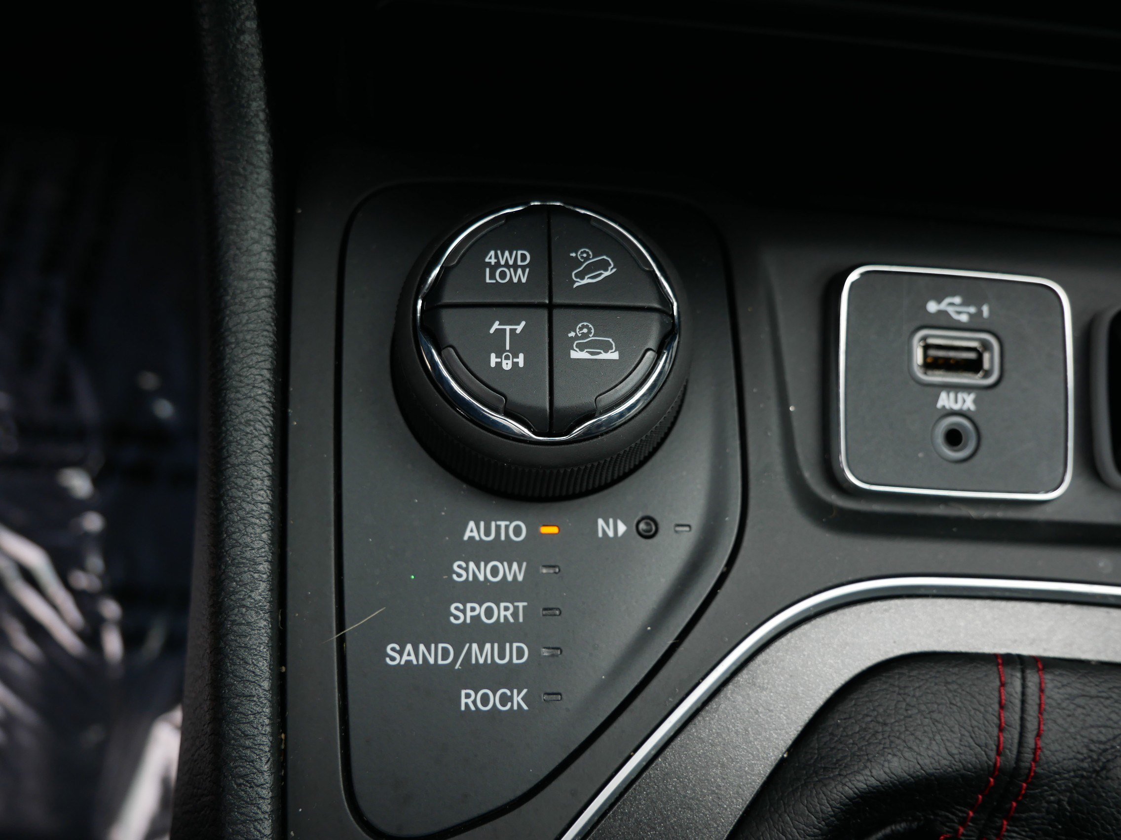 Used 2022 Jeep Cherokee Trailhawk w/ Comfort/Convenience Group AWD/4WD image 30