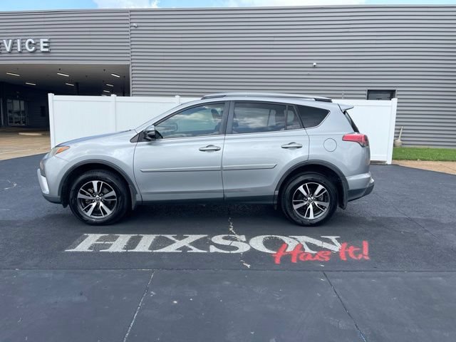 Used 2018 Toyota RAV4 XLE FWD image 2