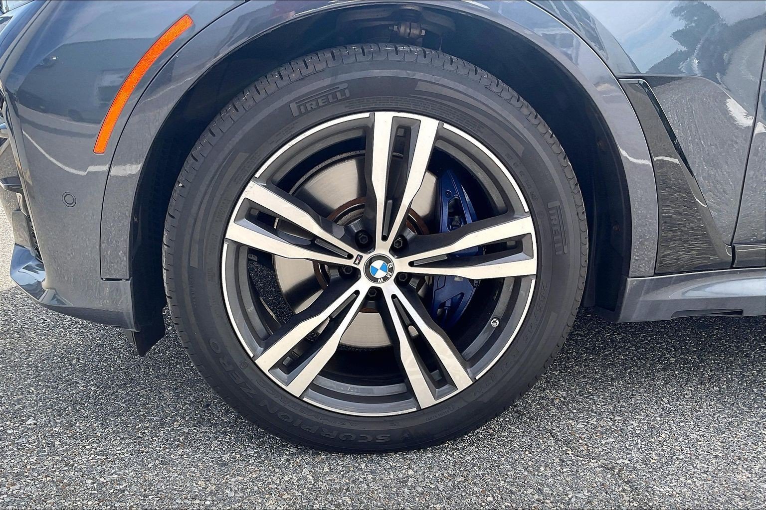 Used 2022 BMW X7 xDrive40i w/ M Sport Package AWD/4WD image 9