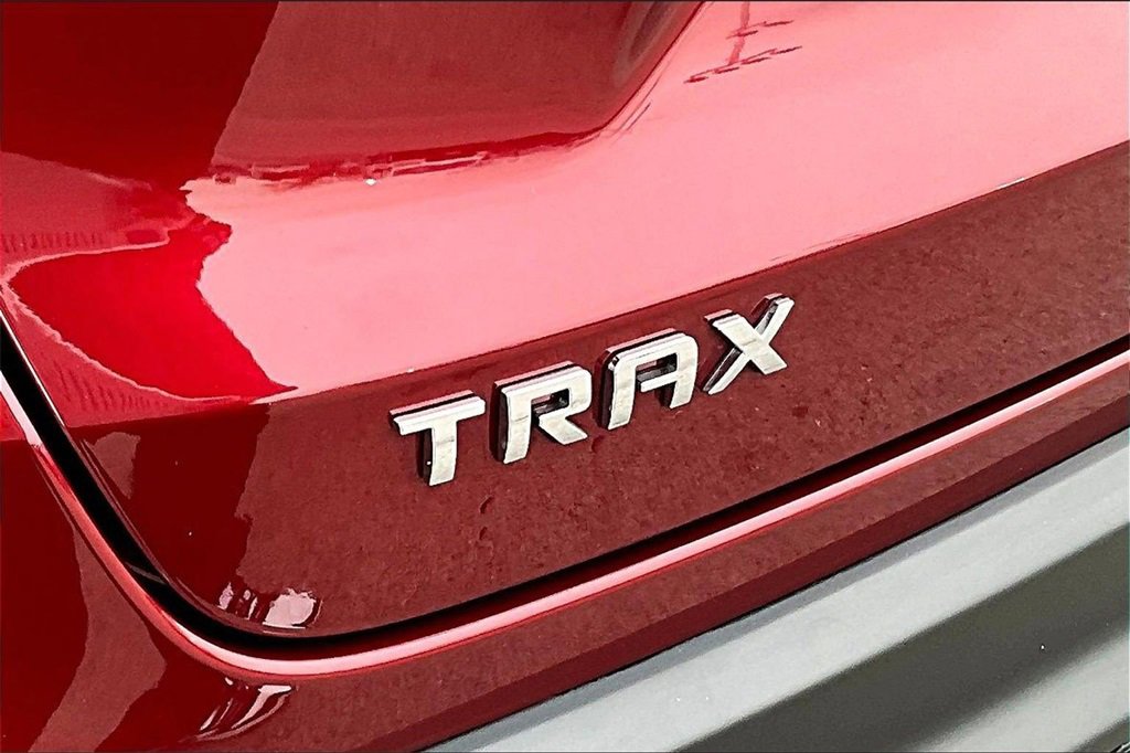 Used 2024 Chevrolet Trax LS w/ LS Convenience Package image 8