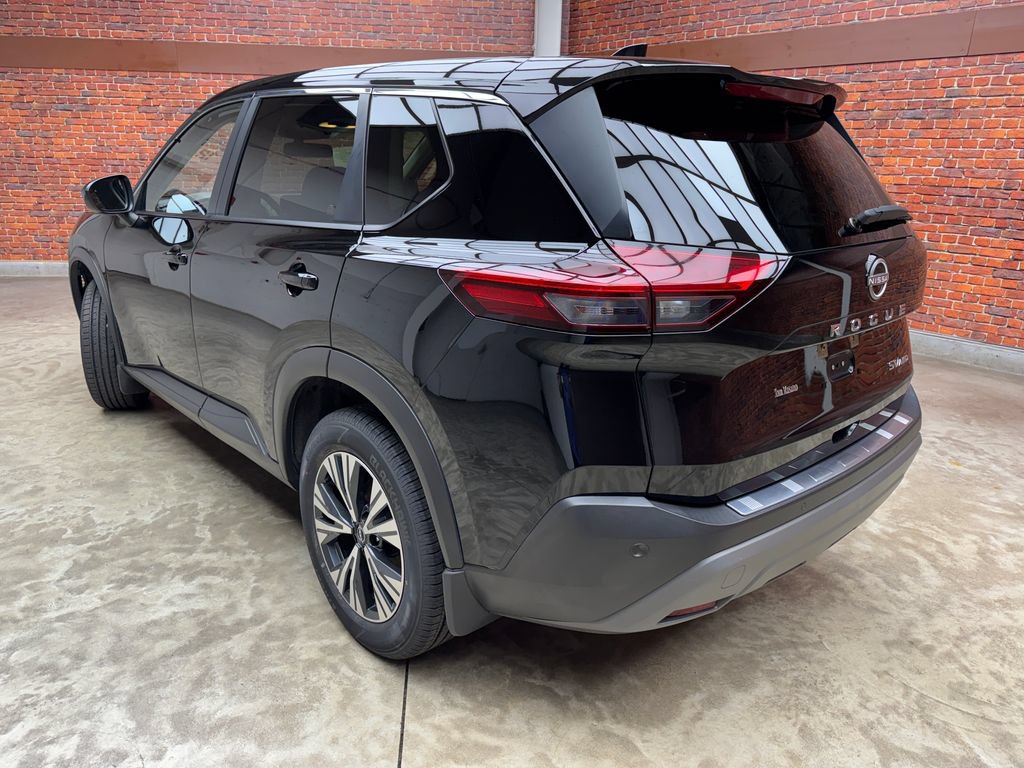 Used 2023 Nissan Rogue SV AWD/4WD image 2