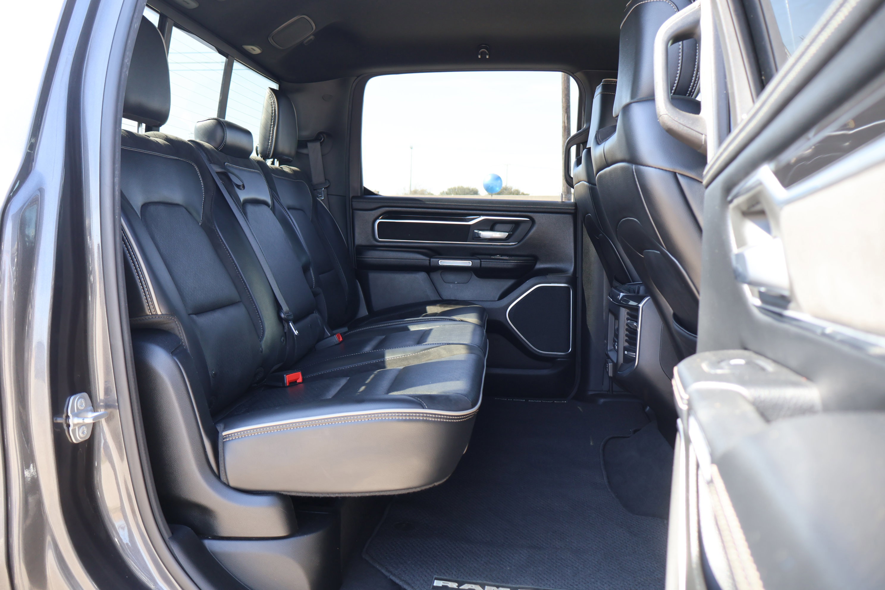 Used 2019 RAM 1500 Laramie image 31