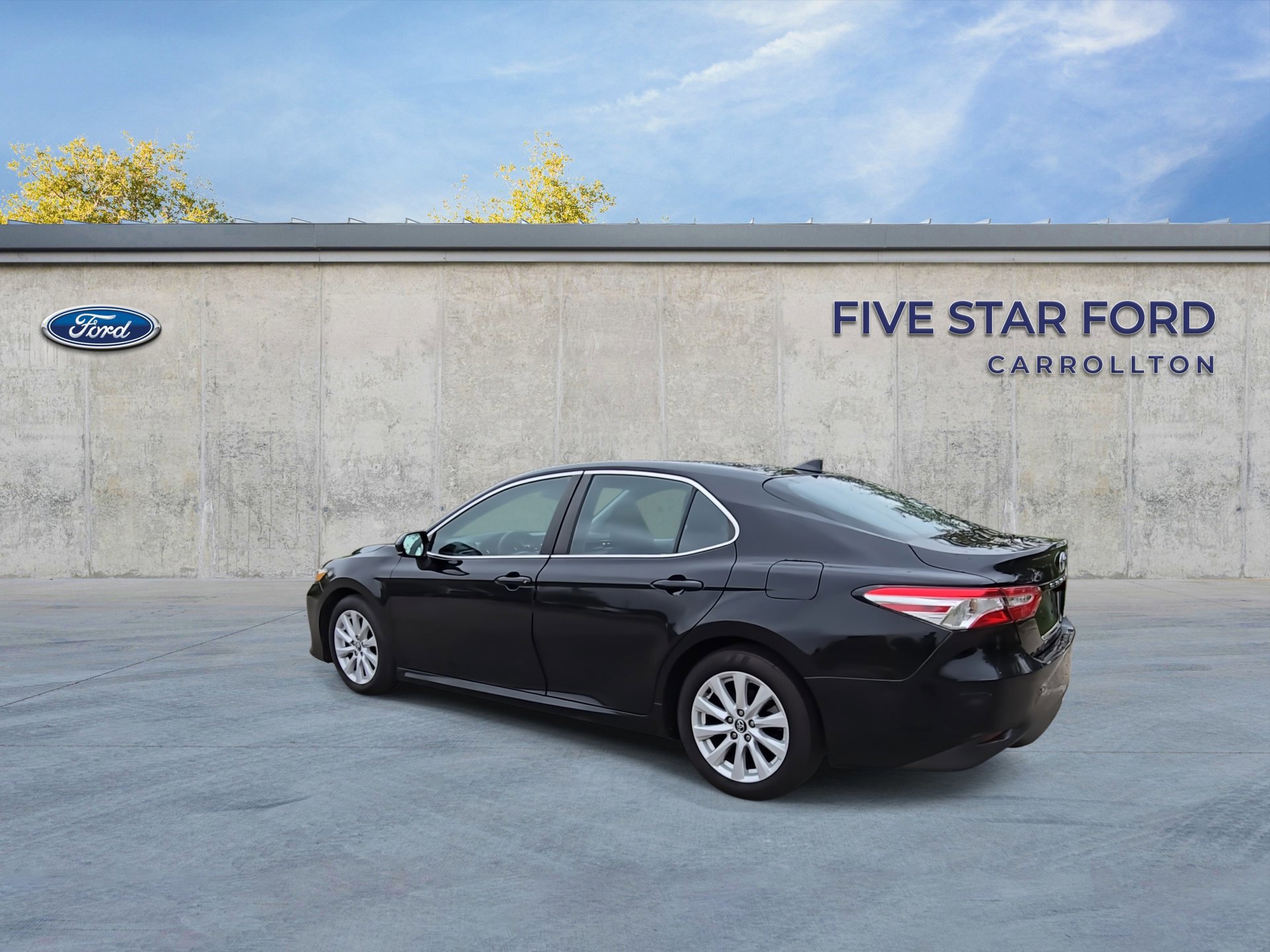 Used 2020 Toyota Camry LE image 3