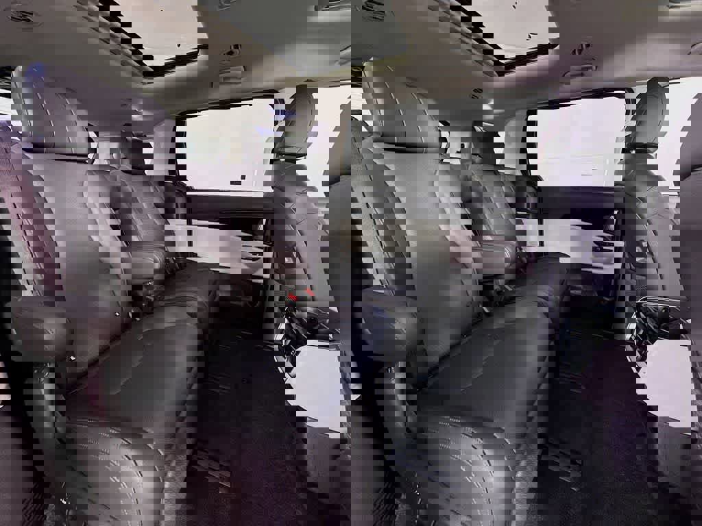 Used 2023 Kia Carnival SX Prestige image 34