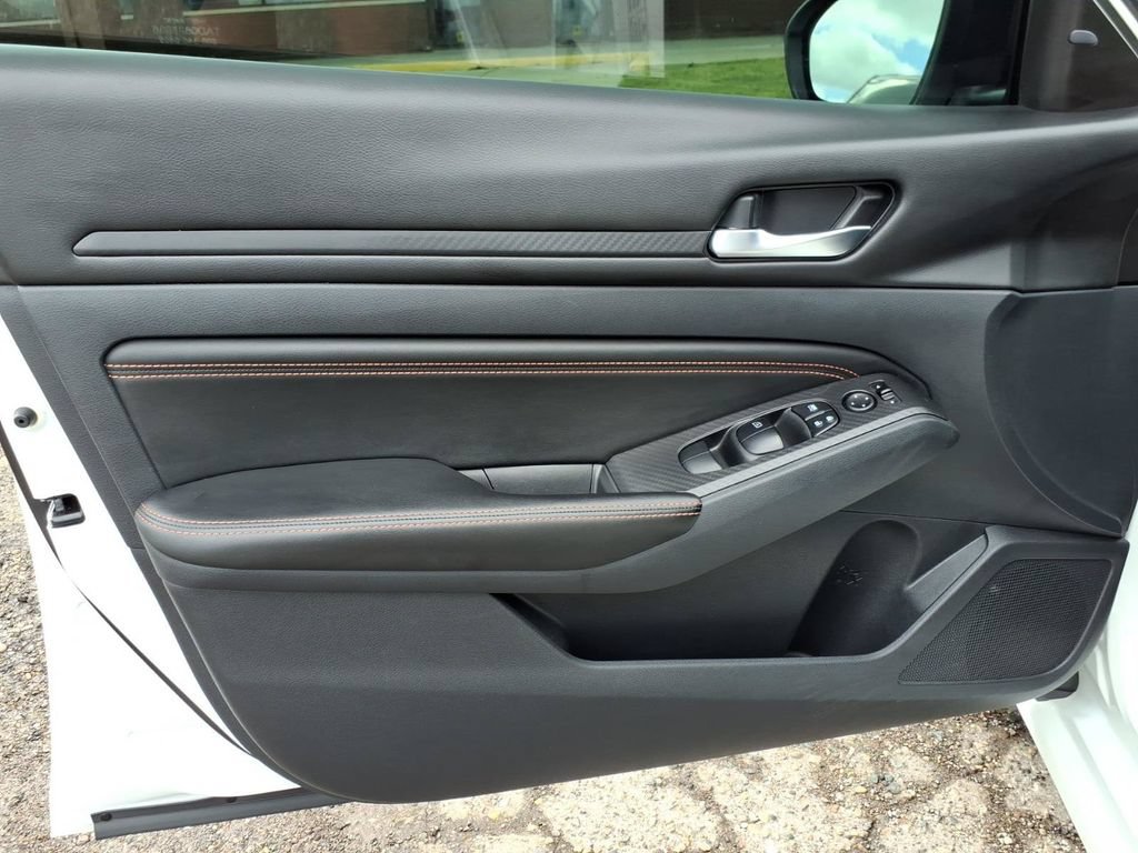 Used 2019 Nissan Altima 2.5 SR w/ SR Premium Package AWD/4WD image 14