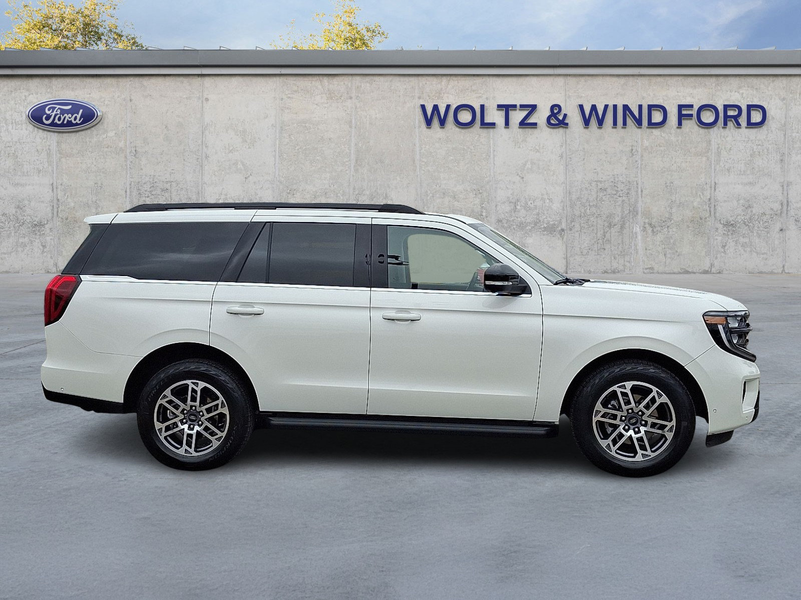 Certified 2025 Ford Expedition Active AWD/4WD image 7